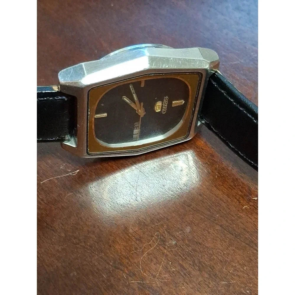 Vintage Mens Seiko 5 Automatic 33mm Watch 7009-5560A1. 17 Jewels, Self Winding.